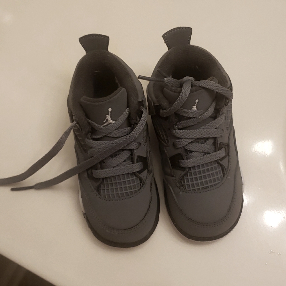 Nike Air Jordan 4 gray and black